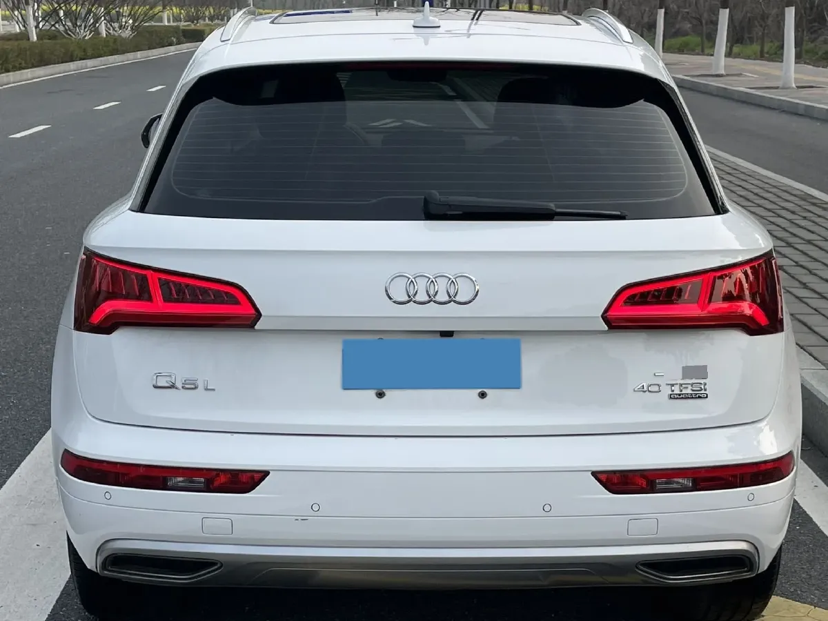 2020 Audi Q5L 2.0T 190HP L4 7DCT,autocango,china used car exporter,china ev exporter,chinese used car exporter,chinese used ev exporter