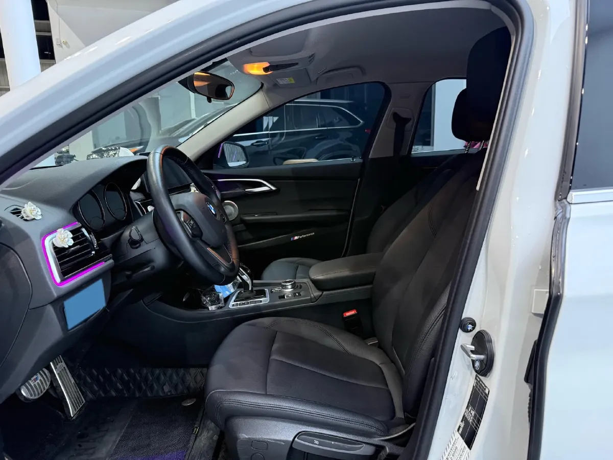 2023 BMW 1 Series 1.5T 136HP L3 7DCT,autocango,china used car exporter,china ev exporter,chinese used car exporter,chinese used ev exporter