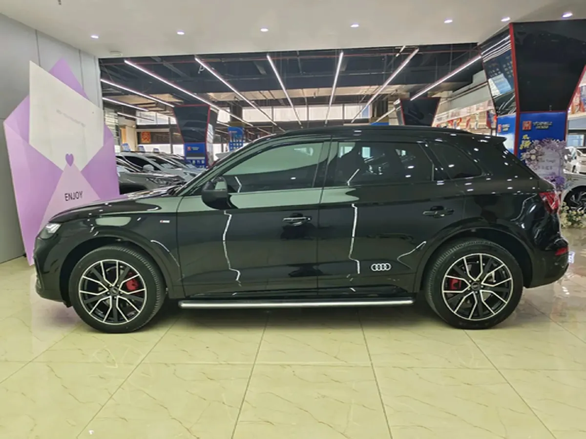 2025 Audi Q5L 2.0T 245HP L4 7DCT,autocango,china used car exporter,china ev exporter,chinese used car exporter,chinese used ev exporter