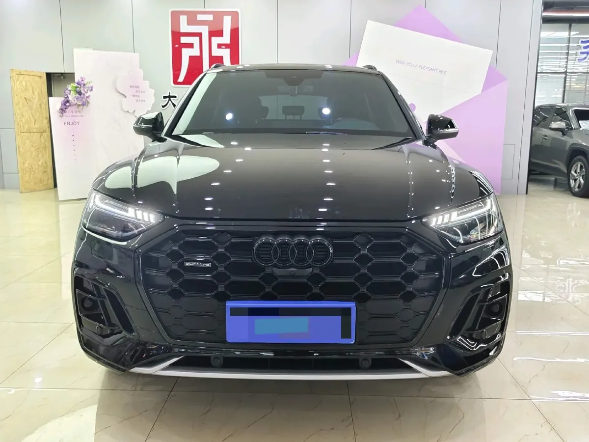 2025 Audi Q5L 2.0T 245HP L4 7DCT,autocango,china used car exporter,china ev exporter,chinese used car exporter,chinese used ev exporter