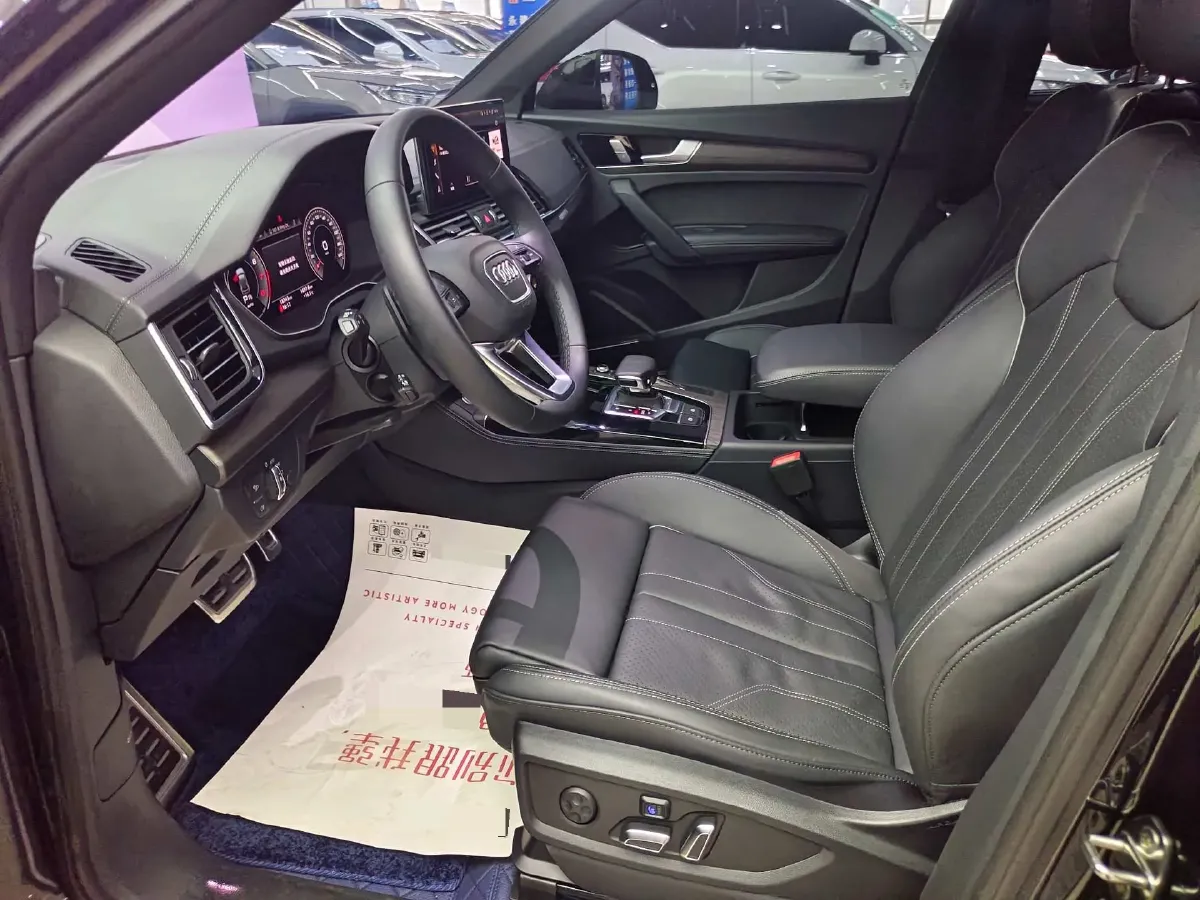 2025 Audi Q5L 2.0T 245HP L4 7DCT,autocango,china used car exporter,china ev exporter,chinese used car exporter,chinese used ev exporter