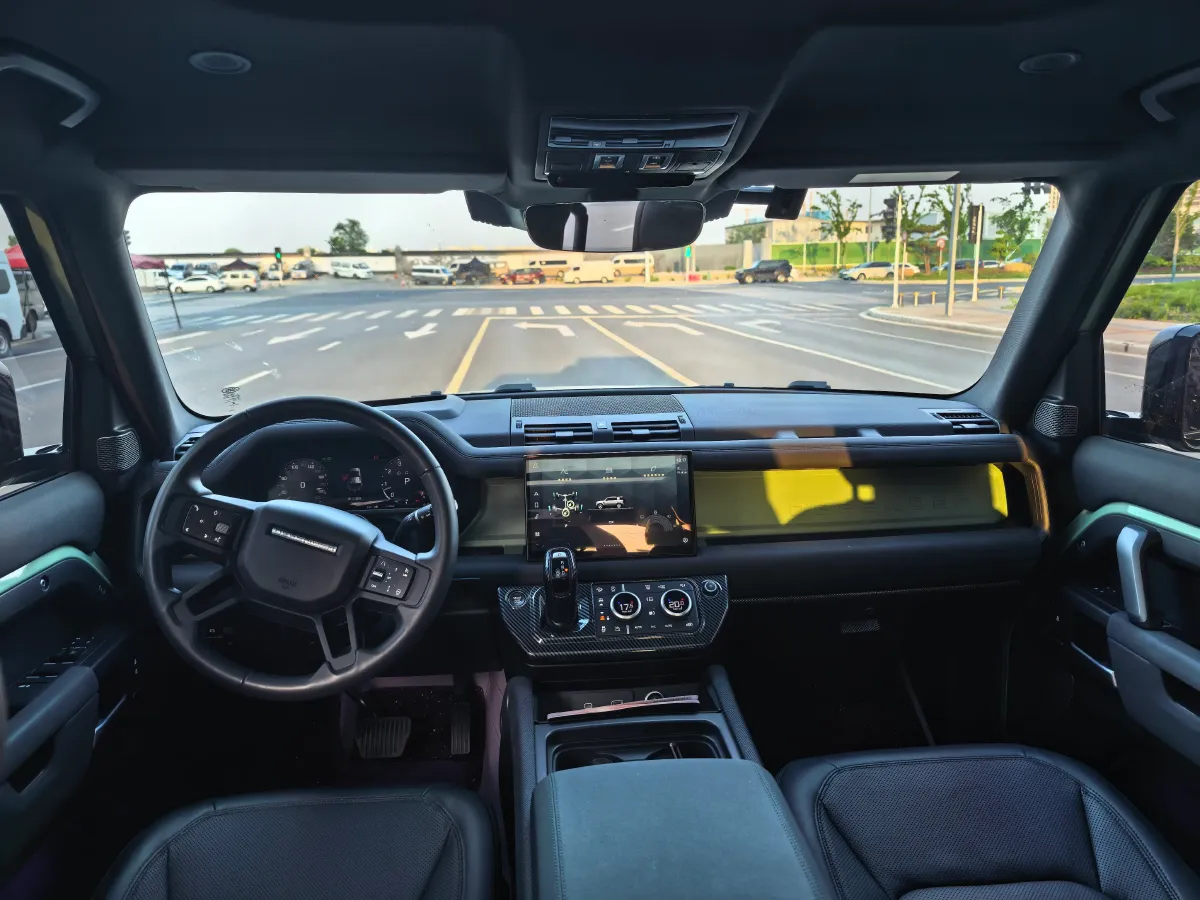 2023 Land Rover Defender 3.0T 400HP L6 8AT,autocango,china used car exporter,china ev exporter,chinese used car exporter,chinese used ev exporter