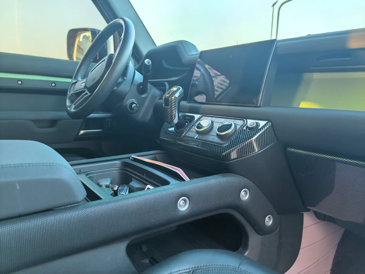 2023 Land Rover Defender 3.0T 400HP L6 8AT,autocango,china used car exporter,china ev exporter,chinese used car exporter,chinese used ev exporter