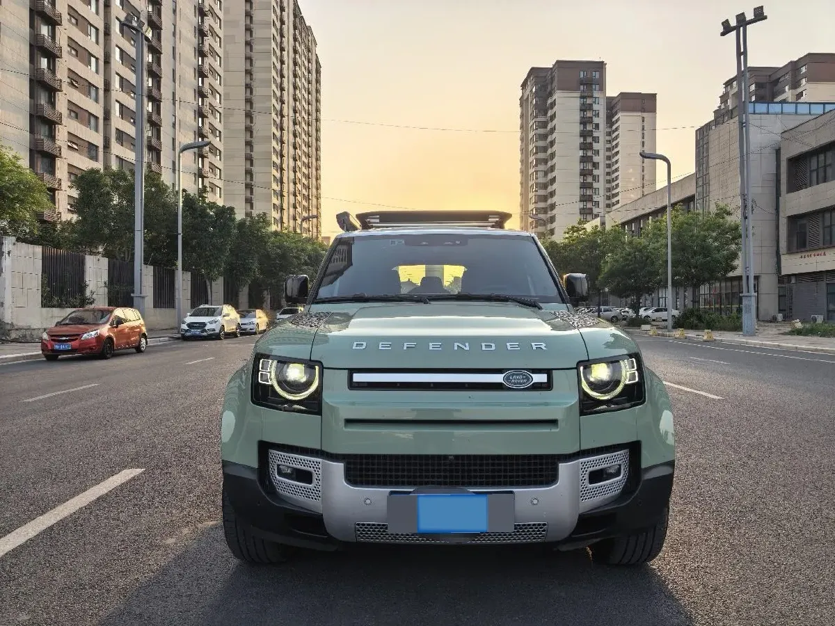 2023 Land Rover Defender 3.0T 400HP L6 8AT,autocango,china used car exporter,china ev exporter,chinese used car exporter,chinese used ev exporter