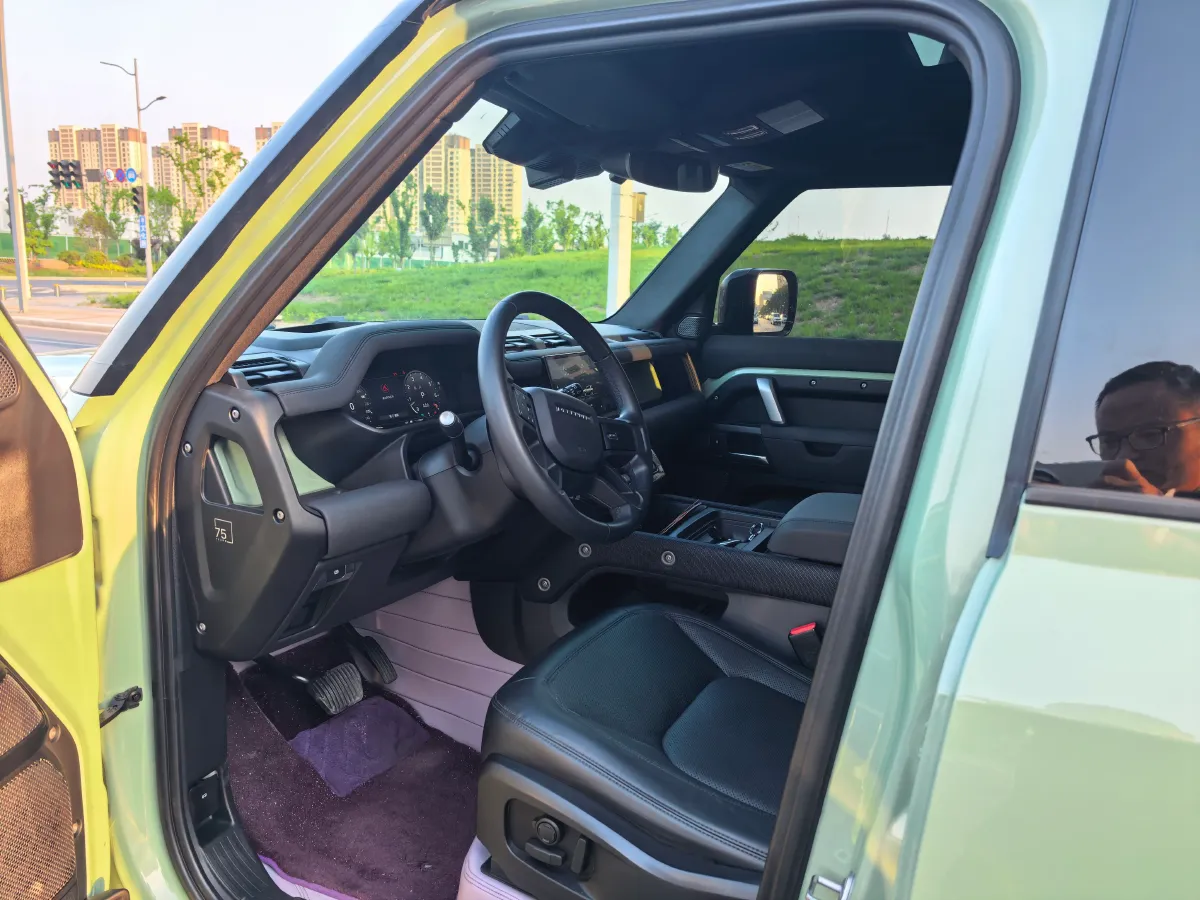 2023 Land Rover Defender 3.0T 400HP L6 8AT,autocango,china used car exporter,china ev exporter,chinese used car exporter,chinese used ev exporter