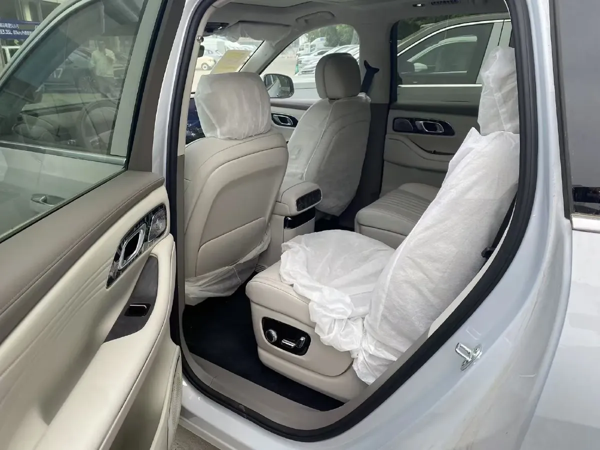 2025 Volkswagen Tiguan L 2.0T 220HP L4 7DCT,autocango,china used car exporter,china ev exporter,chinese used car exporter,chinese used ev exporter