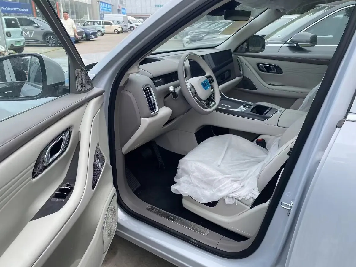 2025 Volkswagen Tiguan L 2.0T 220HP L4 7DCT,autocango,china used car exporter,china ev exporter,chinese used car exporter,chinese used ev exporter