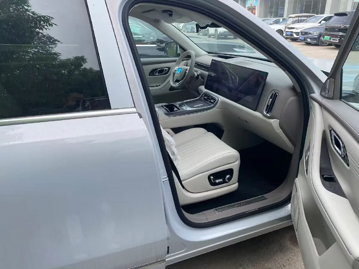 2025 Volkswagen Tiguan L 2.0T 220HP L4 7DCT,autocango,china used car exporter,china ev exporter,chinese used car exporter,chinese used ev exporter