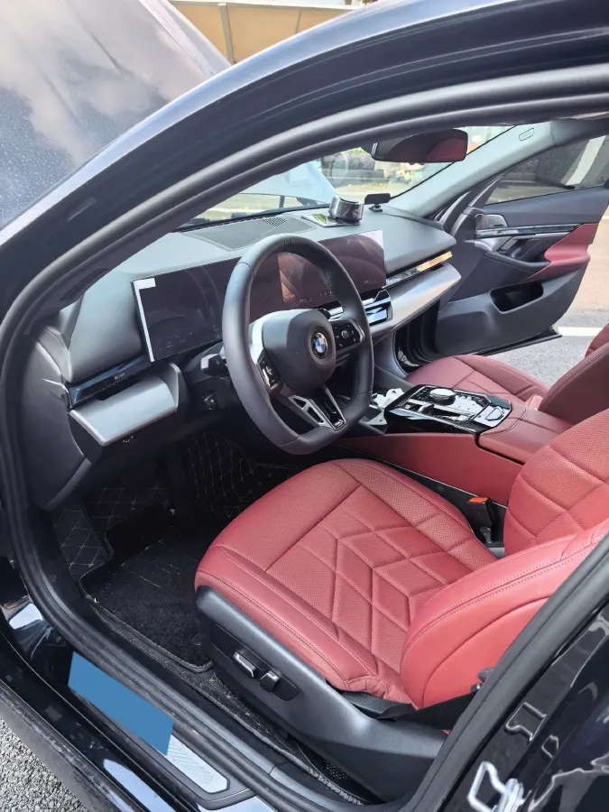 2024 BMW 5 Series 2.0T 258HP L4 8AT,autocango,china used car exporter,china ev exporter,chinese used car exporter,chinese used ev exporter