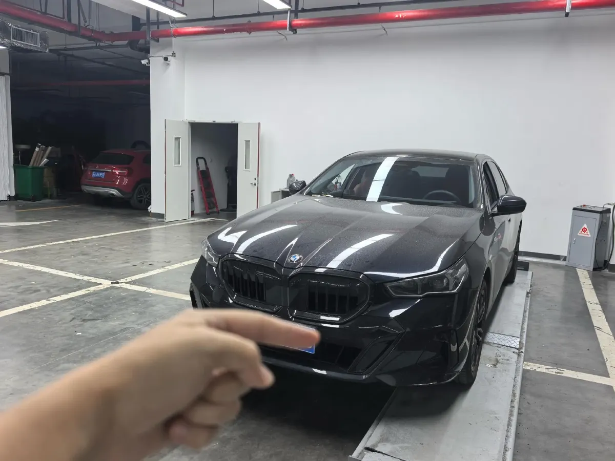 2024 BMW 5 Series 2.0T 258HP L4 8AT,autocango,china used car exporter,china ev exporter,chinese used car exporter,chinese used ev exporter