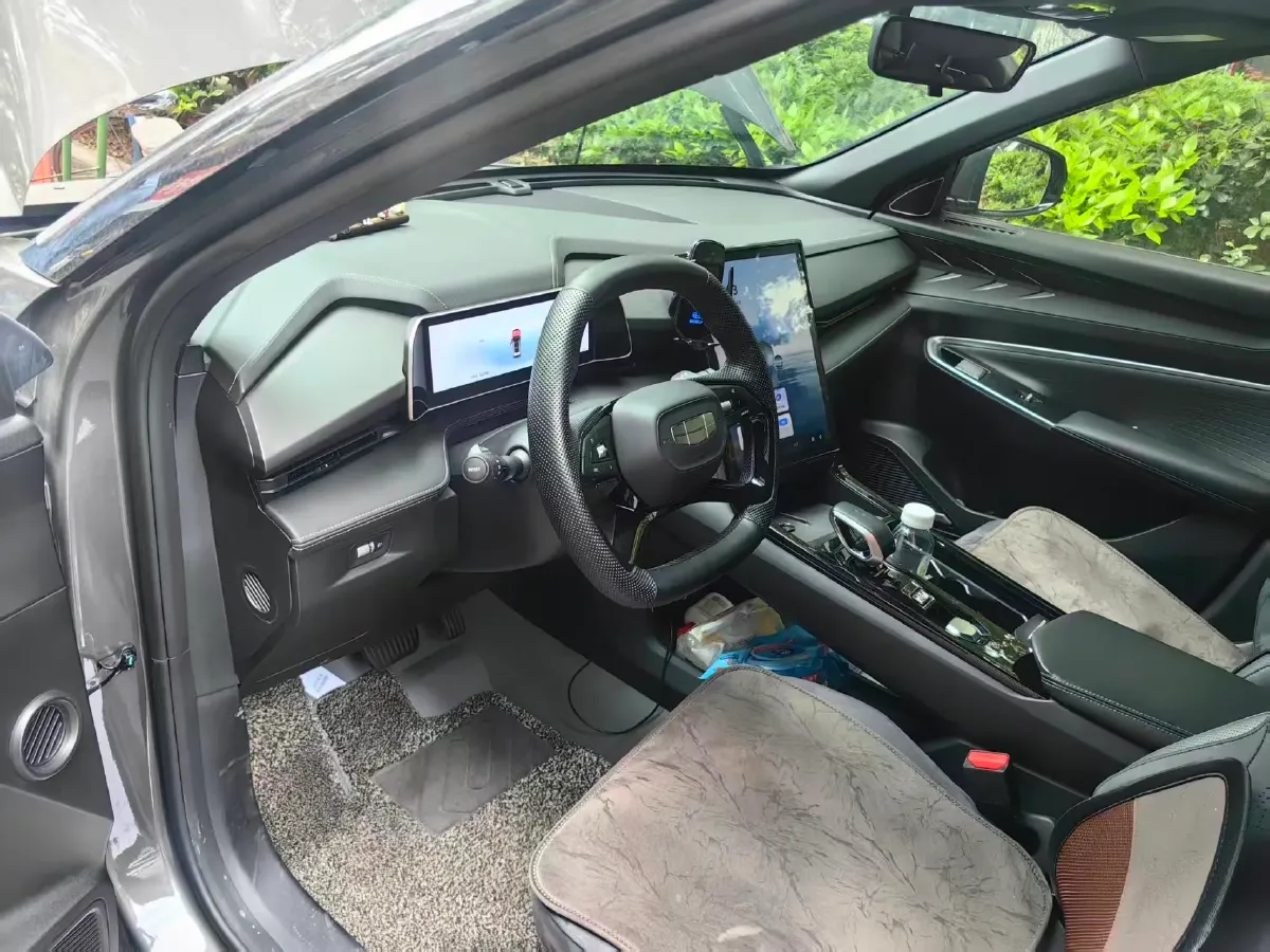 2024 Geely Emgrand L HiP 1.5T 181HP L4 3DHT PHEV 15.5KWH,autocango,china used car exporter,china ev exporter,chinese used car exporter,chinese used ev exporter