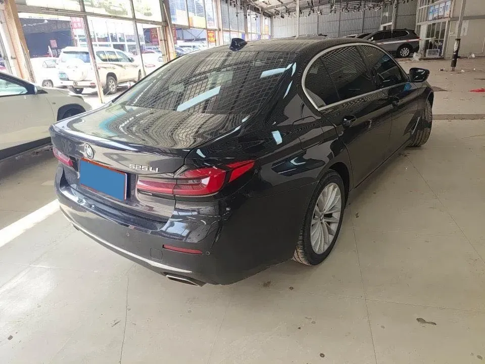 2022 BMW 5 Series 2.0T 184HP L4 8AT,autocango,china used car exporter,china ev exporter,chinese used car exporter,chinese used ev exporter