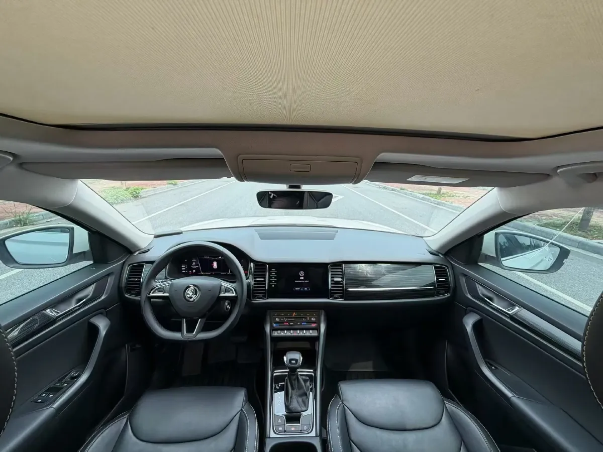 2022 Skoda Kodiak 2.0T 186HP L4 7DCT,autocango,china used car exporter,china ev exporter,chinese used car exporter,chinese used ev exporter