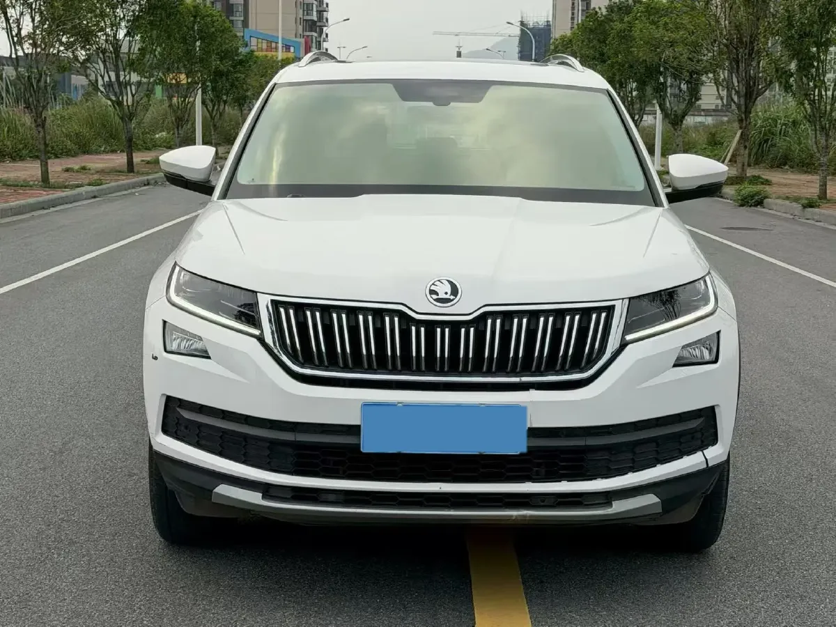 2022 Skoda Kodiak 2.0T 186HP L4 7DCT,autocango,china used car exporter,china ev exporter,chinese used car exporter,chinese used ev exporter