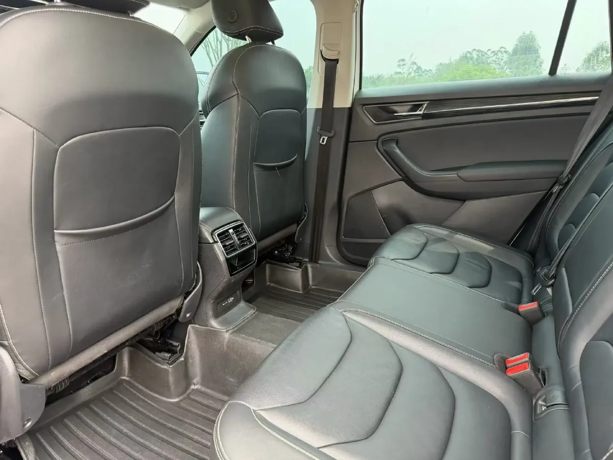 2022 Skoda Kodiak 2.0T 186HP L4 7DCT,autocango,china used car exporter,china ev exporter,chinese used car exporter,chinese used ev exporter