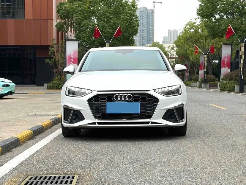 2020 Audi A4L 2.0T 190HP L4 7DCT,autocango,china used car exporter,china ev exporter,chinese used car exporter,chinese used ev exporter
