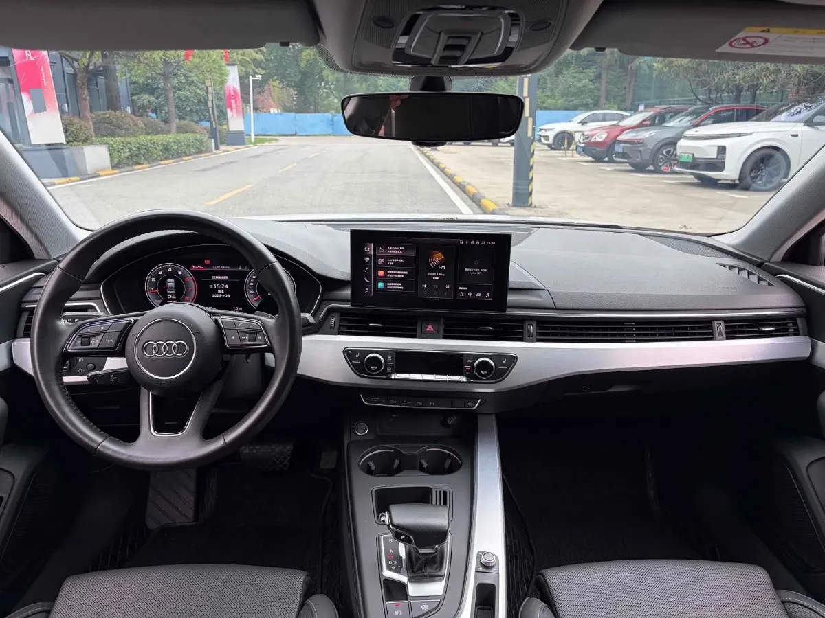 2020 Audi A4L 2.0T 190HP L4 7DCT,autocango,china used car exporter,china ev exporter,chinese used car exporter,chinese used ev exporter