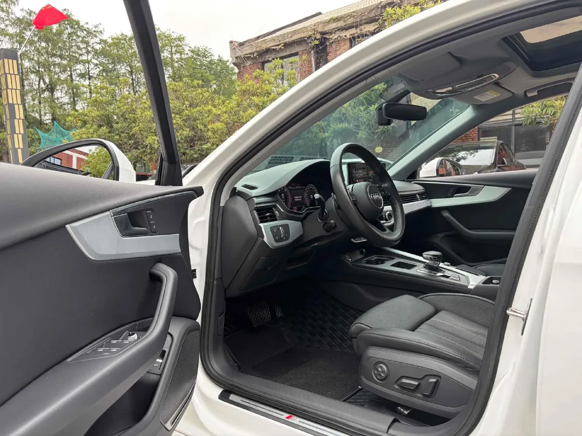 2020 Audi A4L 2.0T 190HP L4 7DCT,autocango,china used car exporter,china ev exporter,chinese used car exporter,chinese used ev exporter