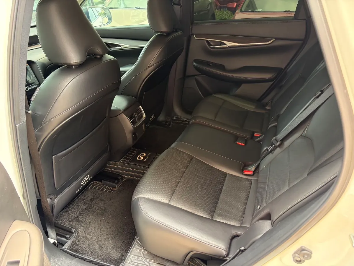 2018 Infiniti QX30 2.0T 211HP L4 7DCT,autocango,china used car exporter,china ev exporter,chinese used car exporter,chinese used ev exporter