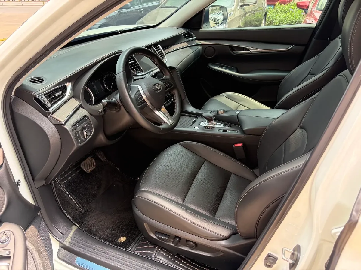 2018 Infiniti QX30 2.0T 211HP L4 7DCT,autocango,china used car exporter,china ev exporter,chinese used car exporter,chinese used ev exporter