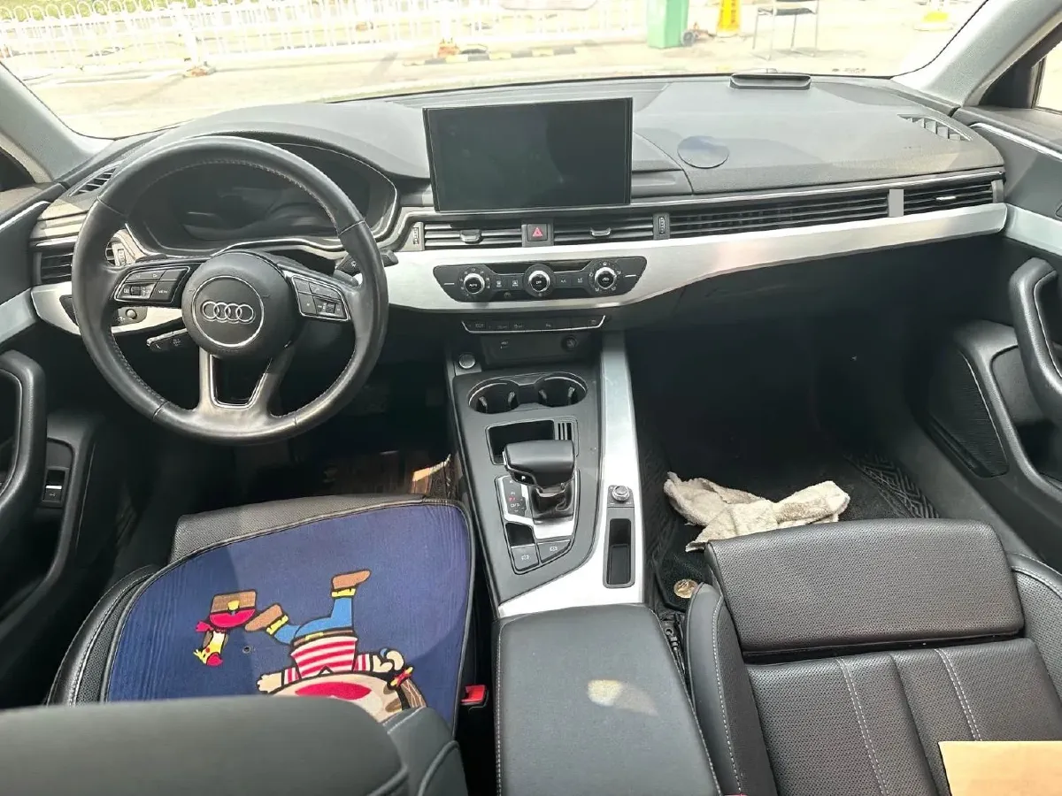 2020 Audi A4L 2.0T 190HP L4 7DCT,autocango,china used car exporter,china ev exporter,chinese used car exporter,chinese used ev exporter