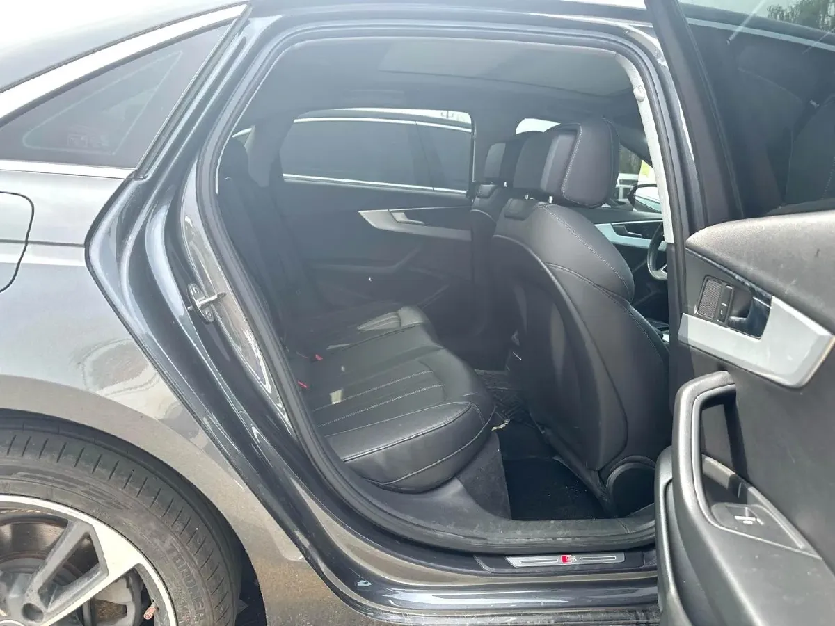 2020 Audi A4L 2.0T 190HP L4 7DCT,autocango,china used car exporter,china ev exporter,chinese used car exporter,chinese used ev exporter