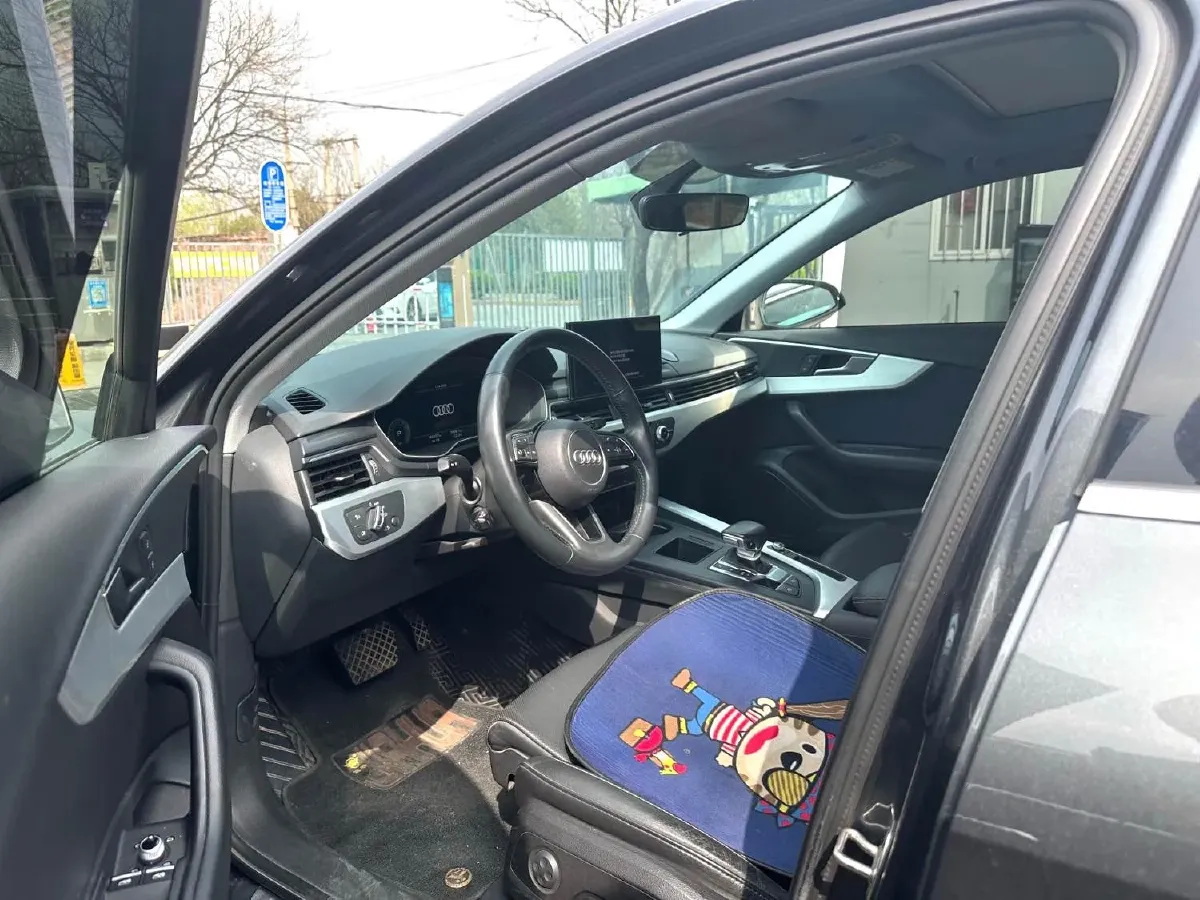 2020 Audi A4L 2.0T 190HP L4 7DCT,autocango,china used car exporter,china ev exporter,chinese used car exporter,chinese used ev exporter