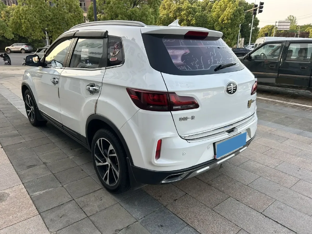 2019 Bestune X40 1.6L 114HP L4 6AT,autocango,china used car exporter,china ev exporter,chinese used car exporter,chinese used ev exporter