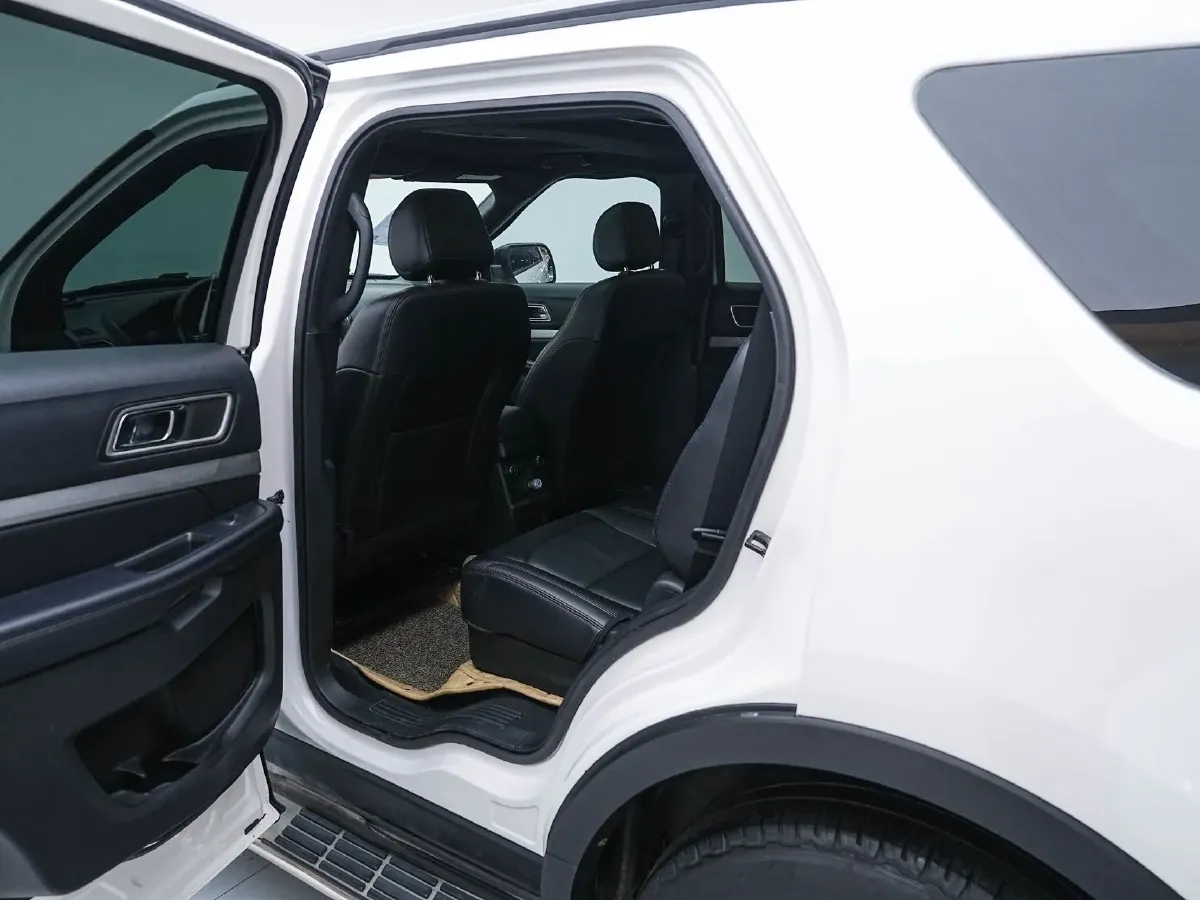 2017 Alfa Romeo Giulia 2.0T 280HP L4 8AT,autocango,china used car exporter,china ev exporter,chinese used car exporter,chinese used ev exporter