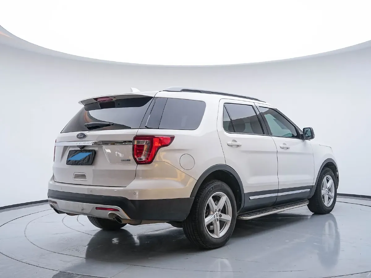 2017 Alfa Romeo Giulia 2.0T 280HP L4 8AT,autocango,china used car exporter,china ev exporter,chinese used car exporter,chinese used ev exporter