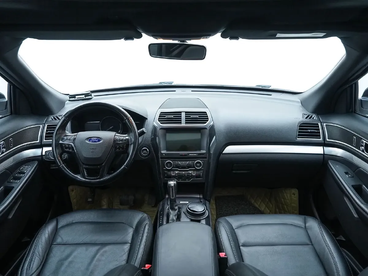 2017 Alfa Romeo Giulia 2.0T 280HP L4 8AT,autocango,china used car exporter,china ev exporter,chinese used car exporter,chinese used ev exporter