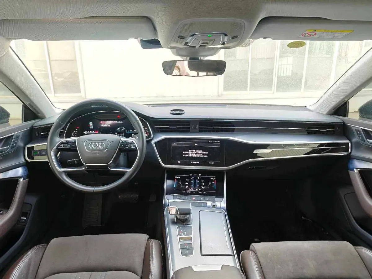 2024 Audi A7L 2.0T 245HP L4 7DCT,autocango,china used car exporter,china ev exporter,chinese used car exporter,chinese used ev exporter