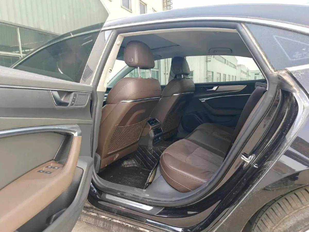 2024 Audi A7L 2.0T 245HP L4 7DCT,autocango,china used car exporter,china ev exporter,chinese used car exporter,chinese used ev exporter