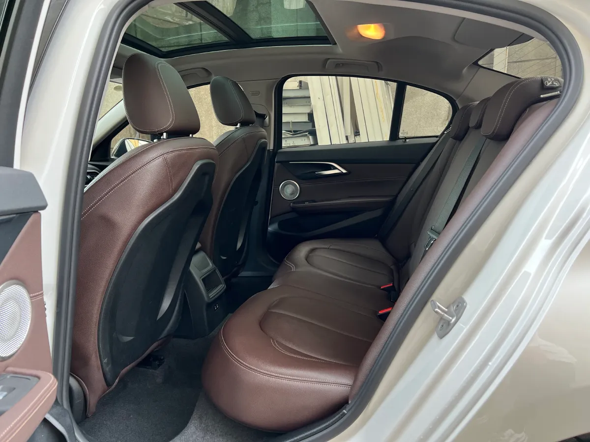 2023 BMW 1 Series 1.5T 136HP L3 7DCT,autocango,china used car exporter,china ev exporter,chinese used car exporter,chinese used ev exporter