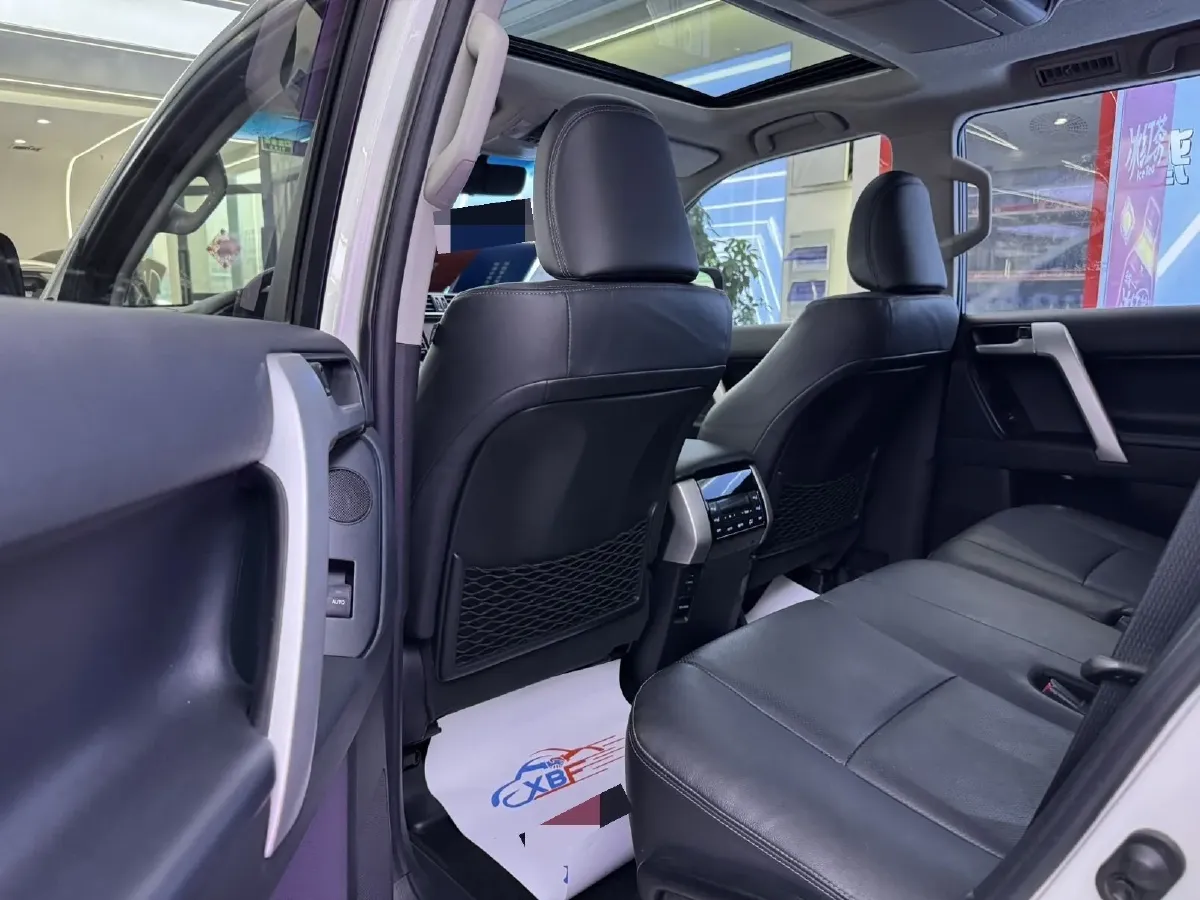 2018 Volvo XC90 2.0T 254HP L4 8AT,autocango,china used car exporter,china ev exporter,chinese used car exporter,chinese used ev exporter