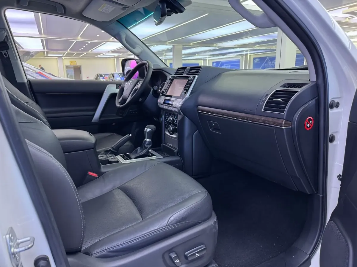 2018 Volvo XC90 2.0T 254HP L4 8AT,autocango,china used car exporter,china ev exporter,chinese used car exporter,chinese used ev exporter