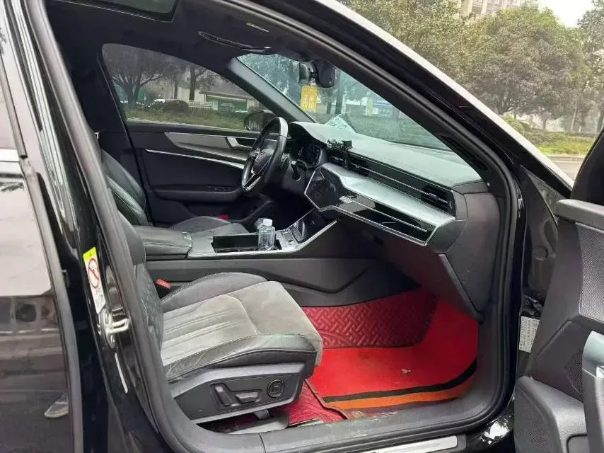 2022 Audi A6L 2.0T 224HP L4 7DCT,autocango,china used car exporter,china ev exporter,chinese used car exporter,chinese used ev exporter