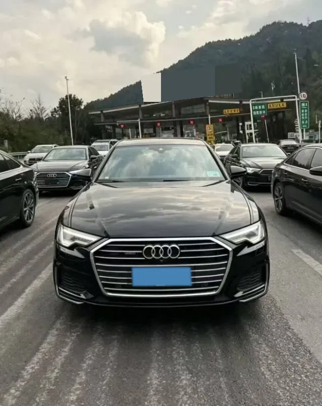 2022 Audi A6L 2.0T 224HP L4 7DCT,autocango,china used car exporter,china ev exporter,chinese used car exporter,chinese used ev exporter