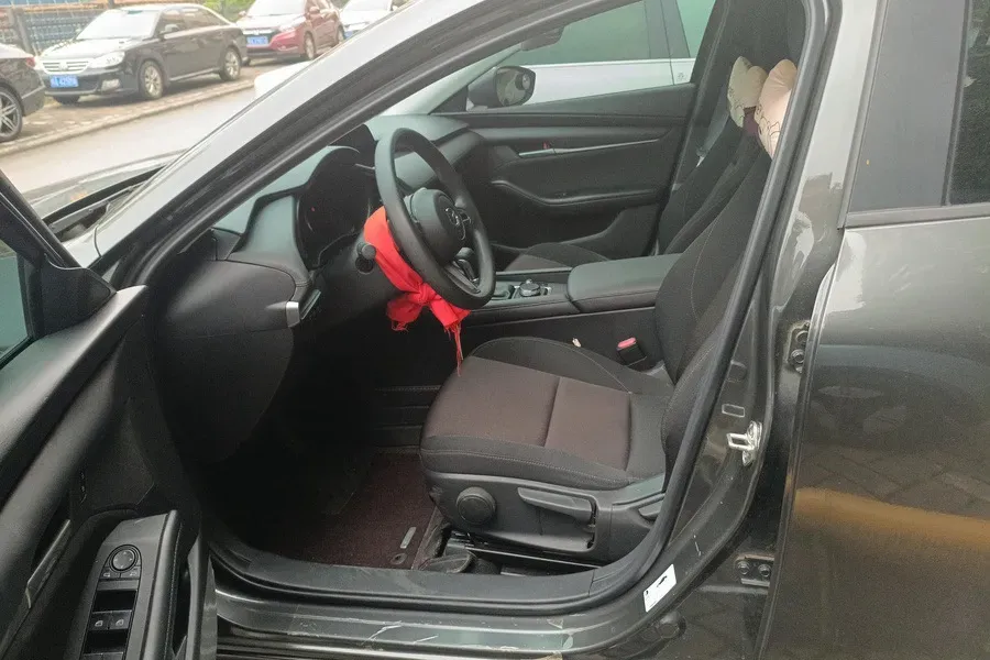 2022 Mazda 3 Axela 2.0L 158HP L4 6AT,autocango,china used car exporter,china ev exporter,chinese used car exporter,chinese used ev exporter