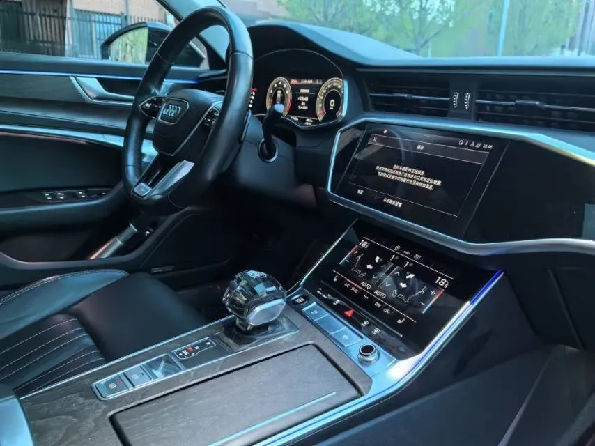 2023 Audi A6L 2.0T 245HP L4 7DCT,autocango,china used car exporter,china ev exporter,chinese used car exporter,chinese used ev exporter