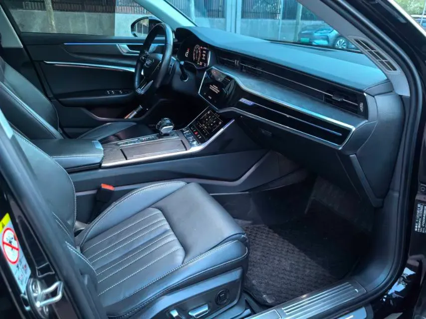 2023 Audi A6L 2.0T 245HP L4 7DCT,autocango,china used car exporter,china ev exporter,chinese used car exporter,chinese used ev exporter