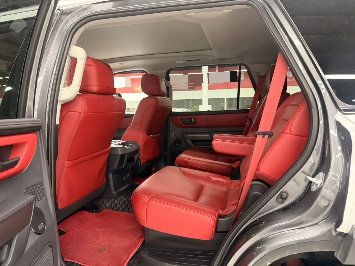 2023 HongQi H5 1.8T 197HP L4 8AT,autocango,china used car exporter,china ev exporter,chinese used car exporter,chinese used ev exporter