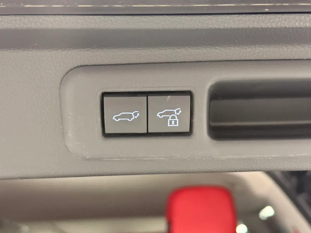 2023 HongQi H5 1.8T 197HP L4 8AT,autocango,china used car exporter,china ev exporter,chinese used car exporter,chinese used ev exporter