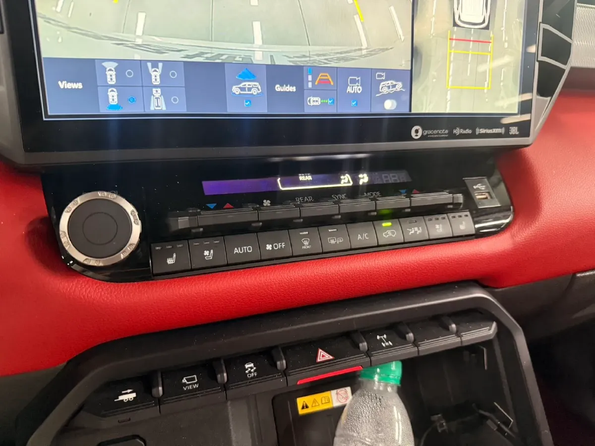 2023 HongQi H5 1.8T 197HP L4 8AT,autocango,china used car exporter,china ev exporter,chinese used car exporter,chinese used ev exporter