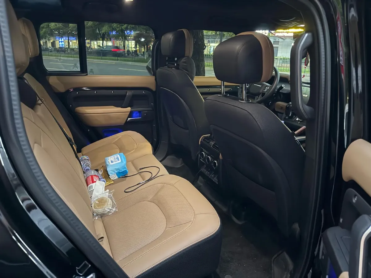 2025 Land Rover Defender 3.0T 400HP L6 8AT,autocango,china used car exporter,china ev exporter,chinese used car exporter,chinese used ev exporter