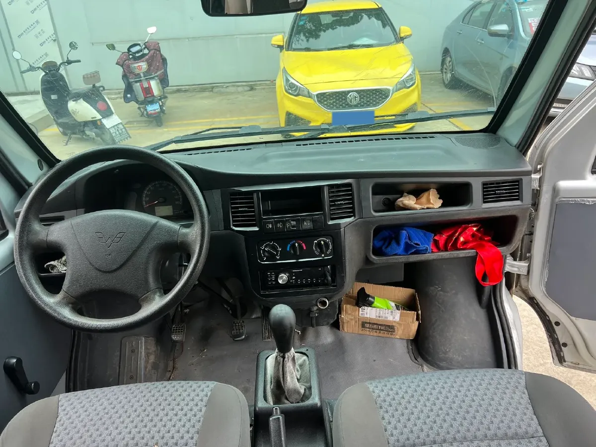 2015 WuLing ZhiGuang 1.2L 82HP L4 5MT,autocango,china used car exporter,china ev exporter,chinese used car exporter,chinese used ev exporter