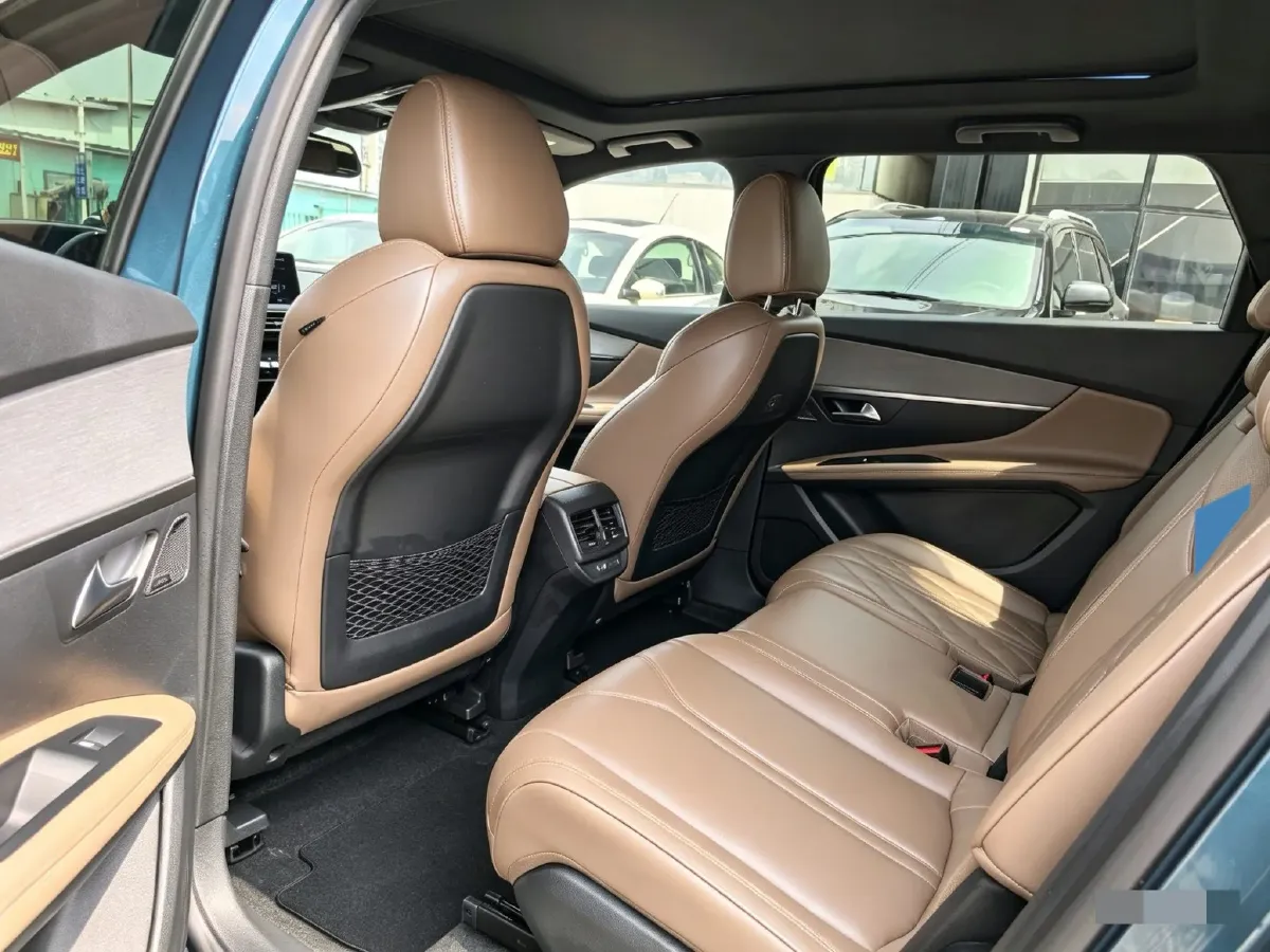 2017 Peugeot 5008 1.8T 204HP L4 6AT,autocango,china used car exporter,china ev exporter,chinese used car exporter,chinese used ev exporter