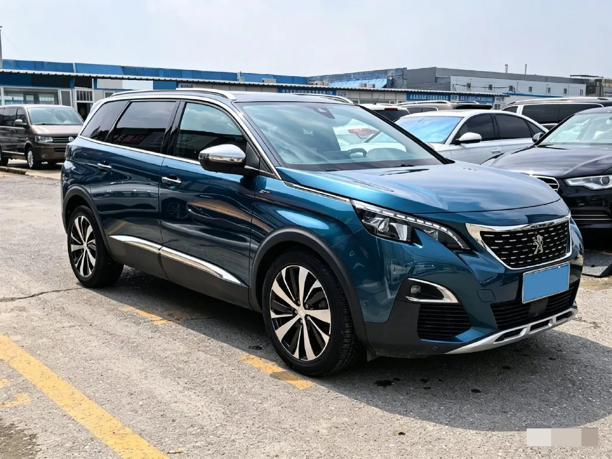 2017 Peugeot 5008 1.8T 204HP L4 6AT,autocango,china used car exporter,china ev exporter,chinese used car exporter,chinese used ev exporter