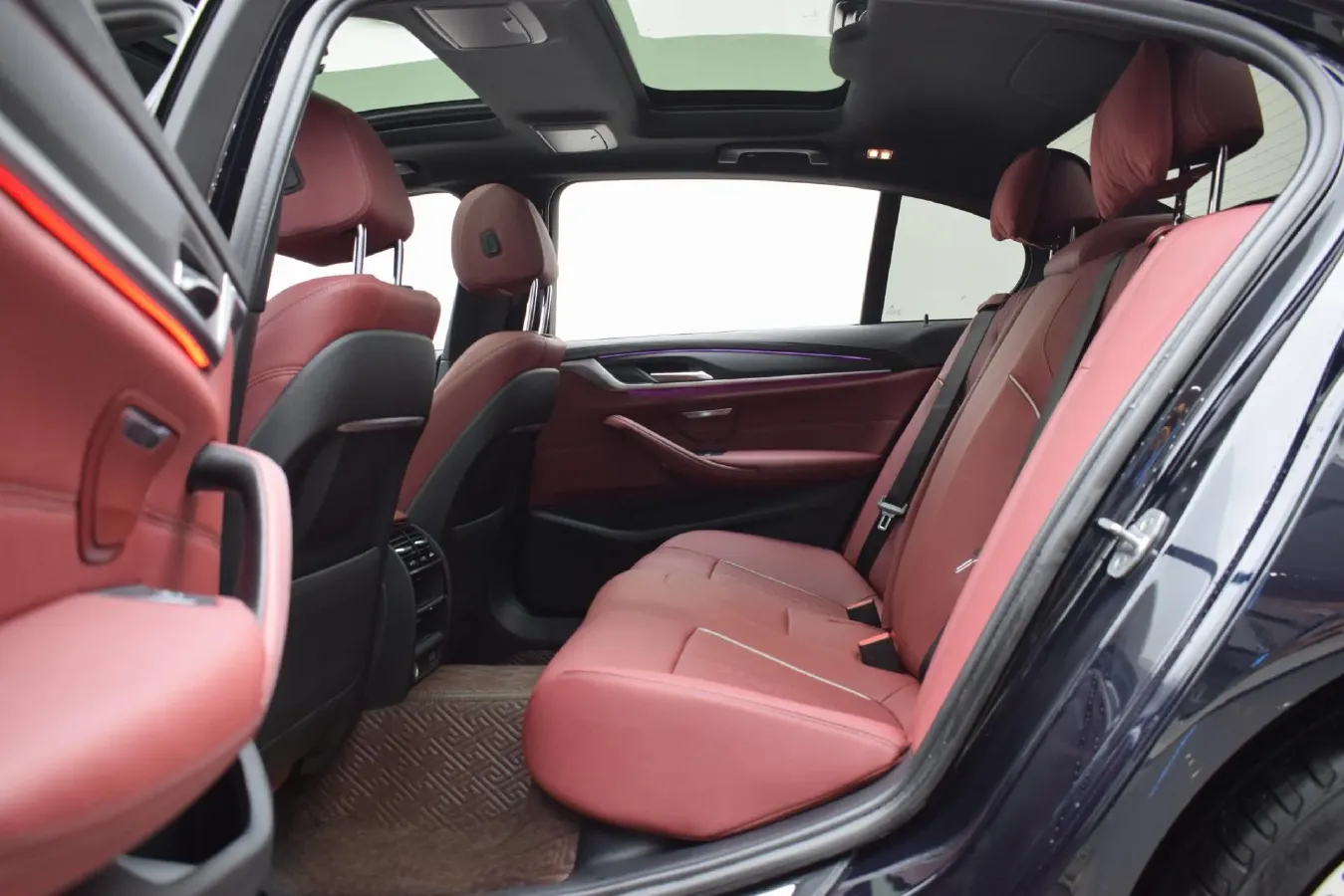 2023 BMW 5 Series 2.0T 245HP L4 8AT,autocango,china used car exporter,china ev exporter,chinese used car exporter,chinese used ev exporter