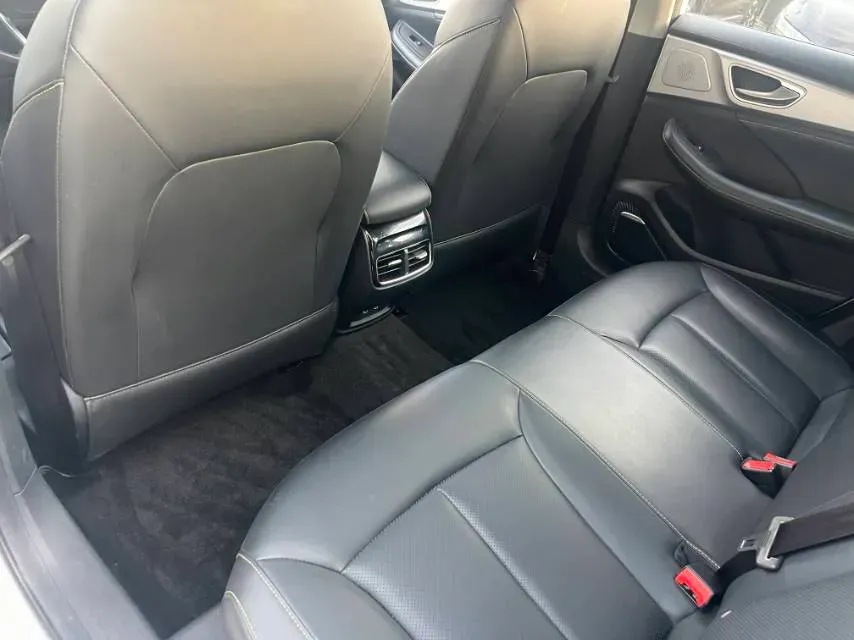 2021 Roewe i6 MAX 1.5T 169HP L4 AMT PHEV,autocango,china used car exporter,china ev exporter,chinese used car exporter,chinese used ev exporter